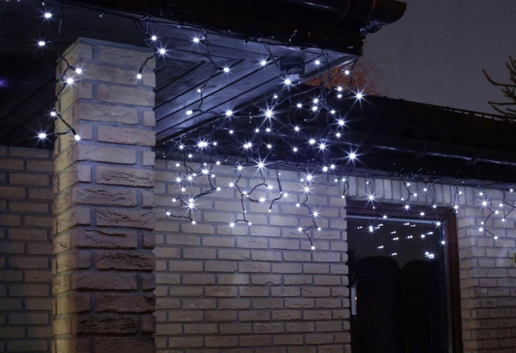 ZEWNETRZNE-SOPLE-GIRLANDA-300-LED-BIALA-ZIMNA